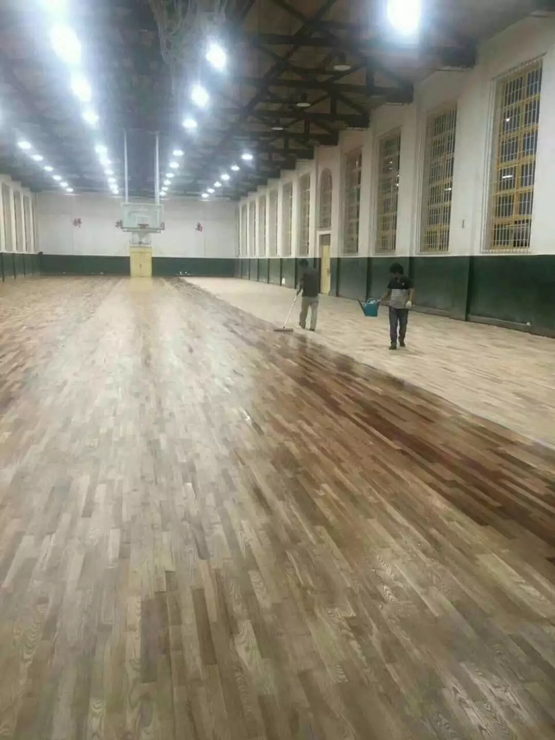 1650621445514199.jpg 现场上漆3.jpg